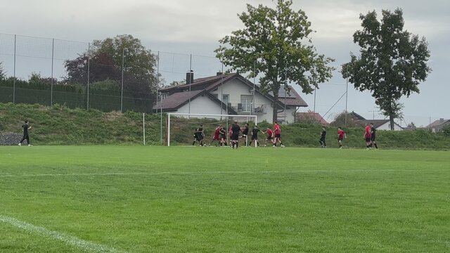 Tor!!!!     DJK Straßkirchen  Hansi köpft ein
