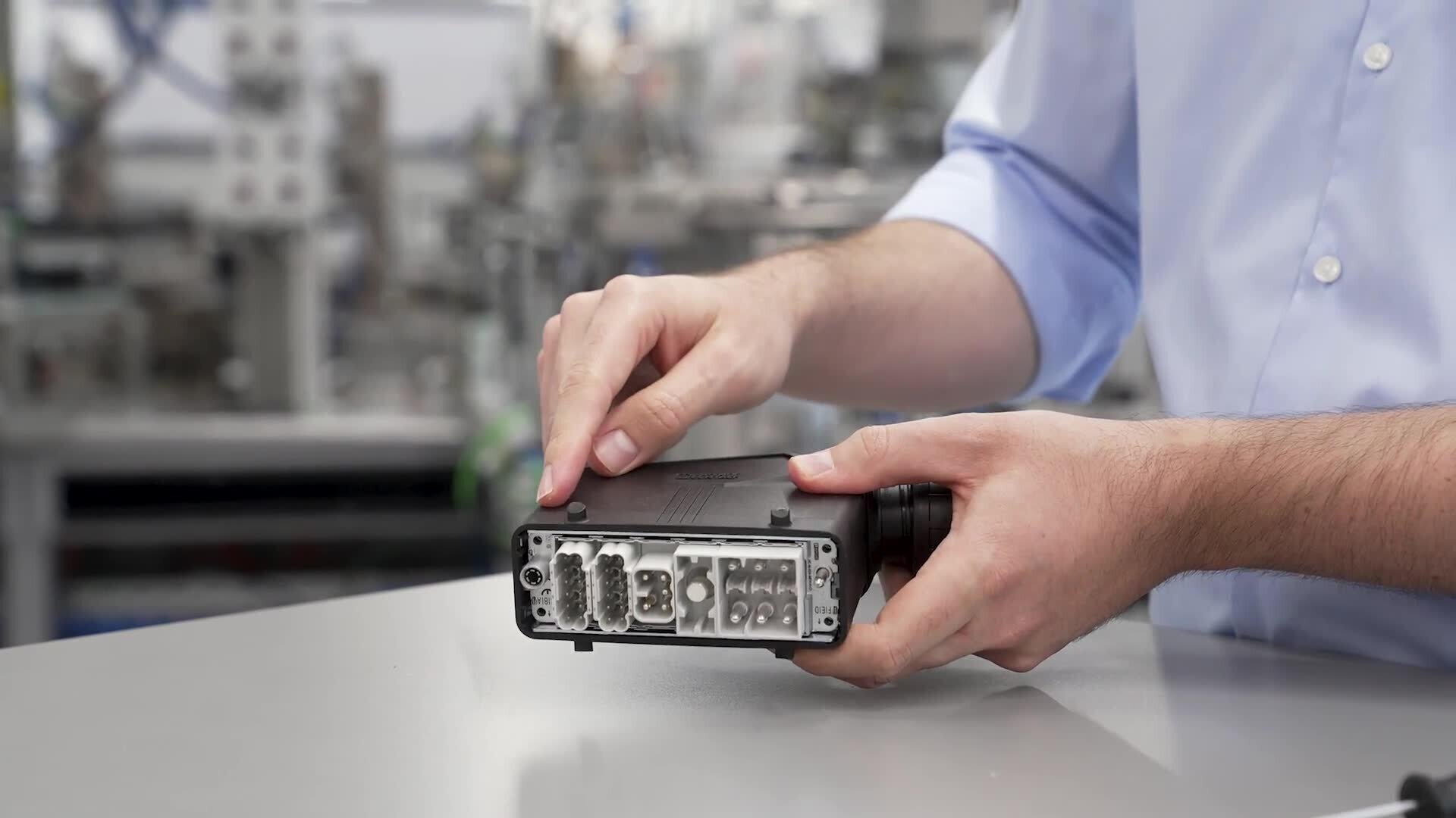 Kontakteinsätze HEAVYCON MODULAR mit Click-in-Verrastung | Phoenix